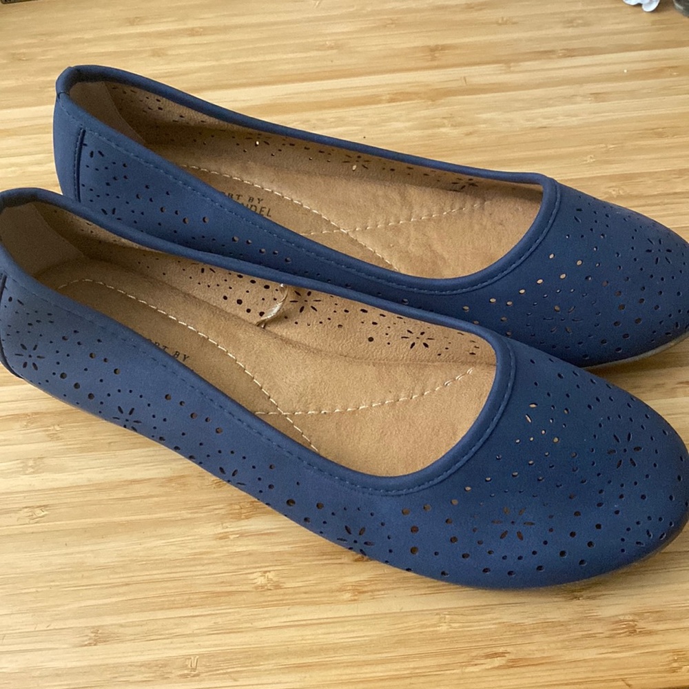 Eyelet Flats
